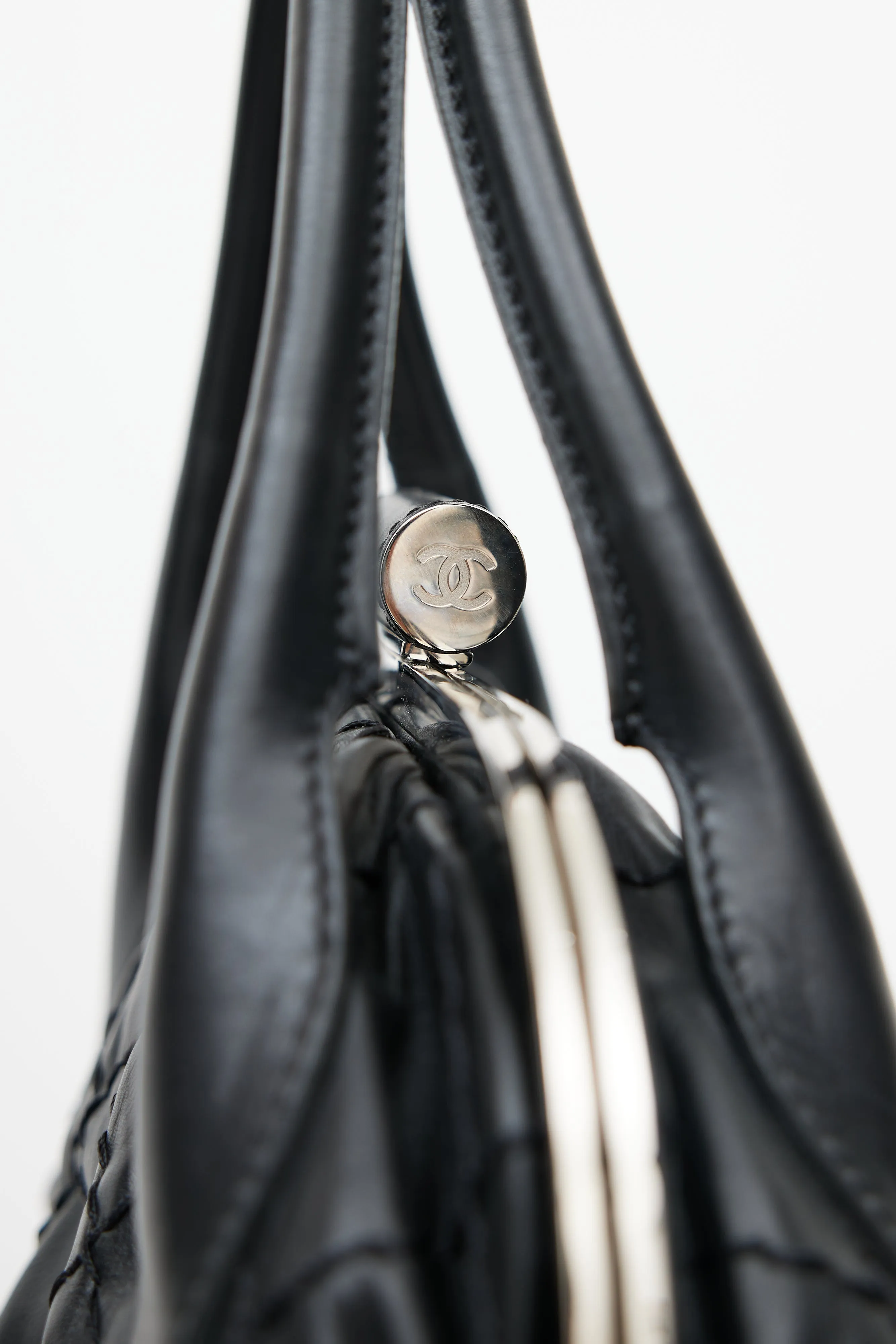2006 Black & Silver Expandable Zip Around Leather Bag