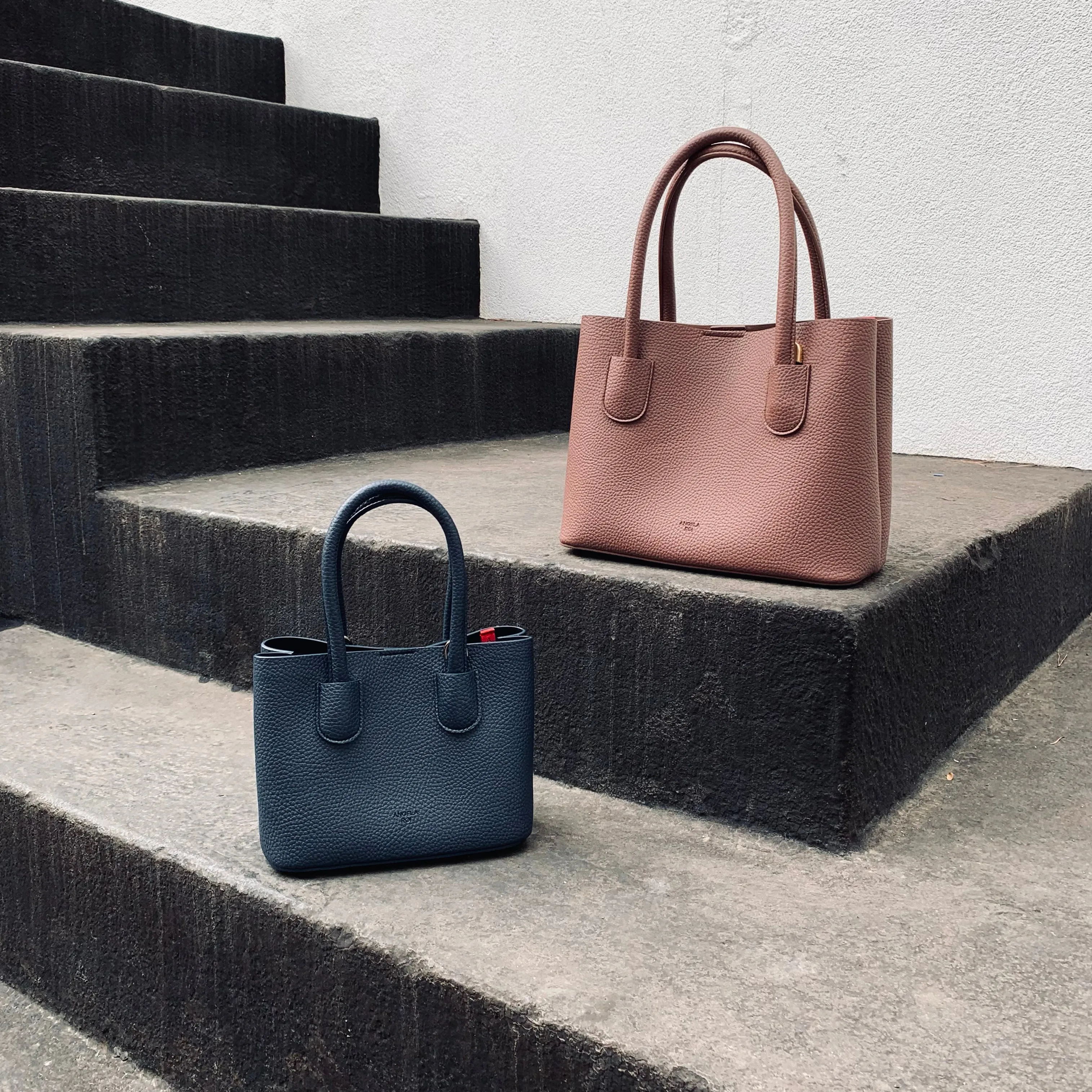 Cher Micro [Signet] - Black [Sample Sale]