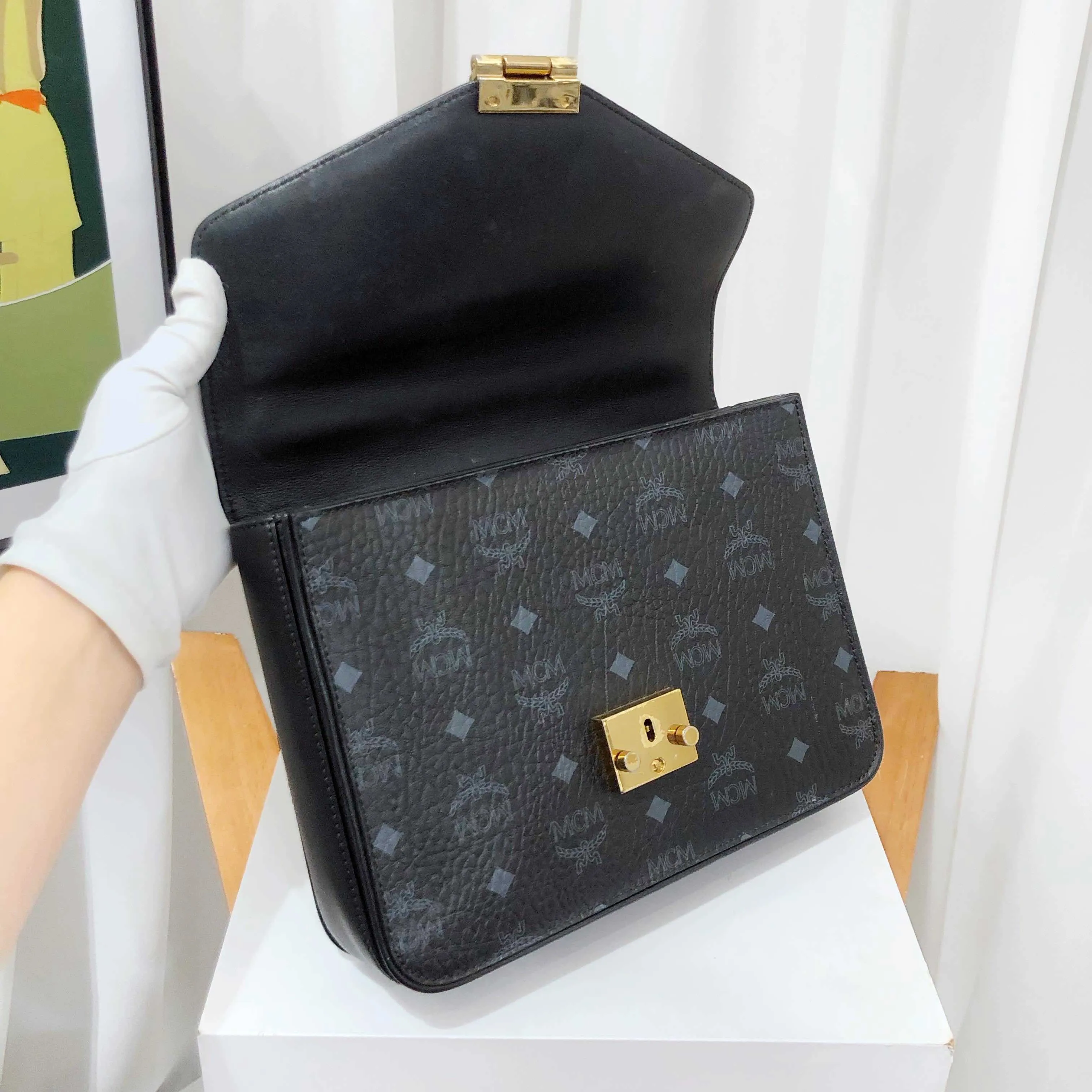 MCM Leder Black Visetos Lock Shoulder Bag Compact Size
