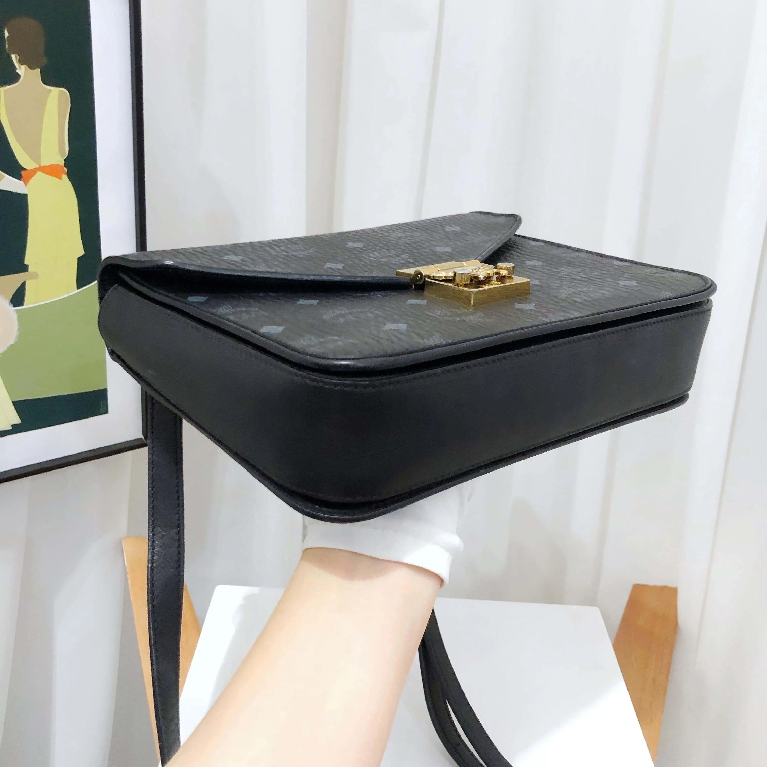 MCM Leder Black Visetos Lock Shoulder Bag Compact Size