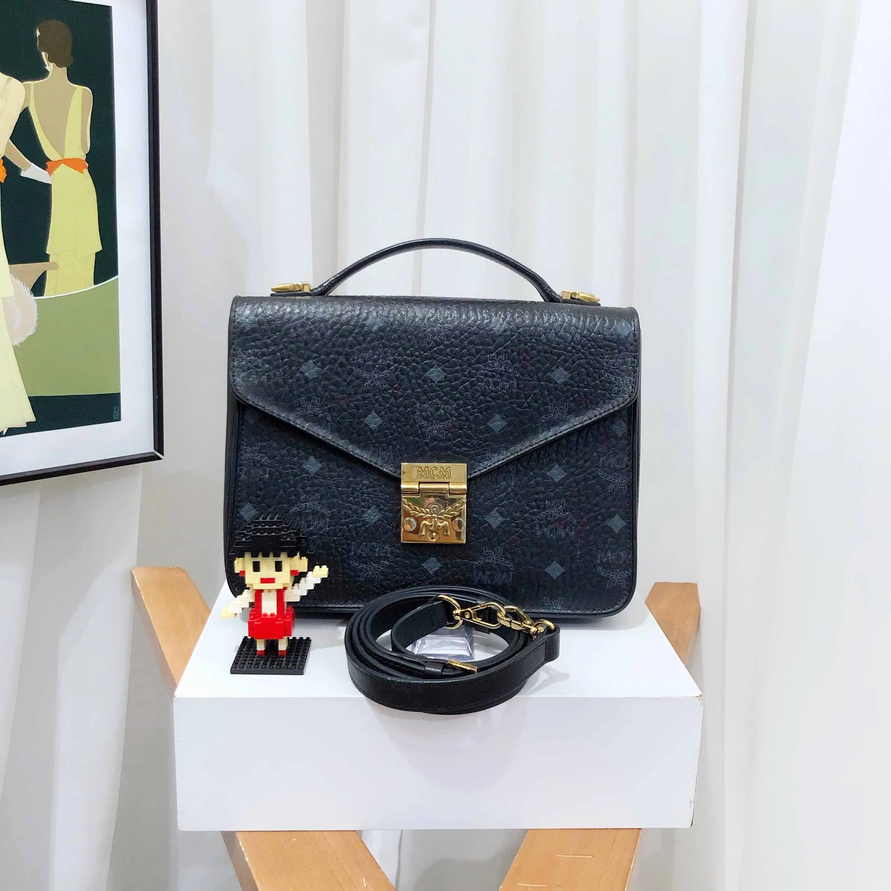 MCM Leder Black Visetos Lock Shoulder Bag Compact Size
